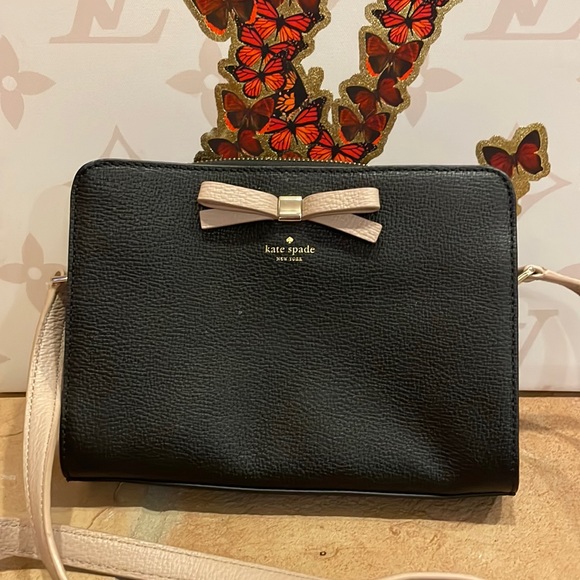 kate spade Handbags - Kate Spade Crossbody with Bow